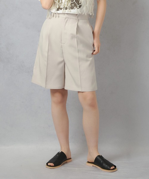 Lull（ルル）の「【Lull / ルル】セットアップ対応 / キレイめタックハーフパンツ（その他パンツ・レディース・ブラック/アイボリー・ONESIZE）」の9枚目の写真