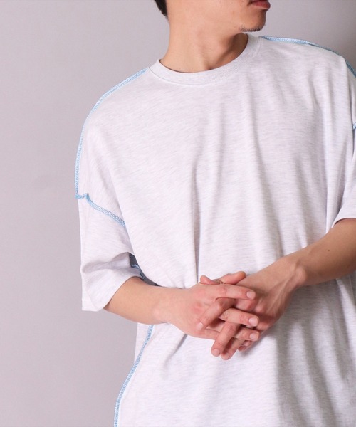 BAYBLO(ベイブロ)の「(BB)【ユニセックス】カラーステッチ オーバーサイズ Tシャツ(Tシャツ/カットソー・メンズ・ライトイエロー/ホワイト系/サックスブルー/エメラルドブルー/ライトピンク・FREE)」の2枚目の写真