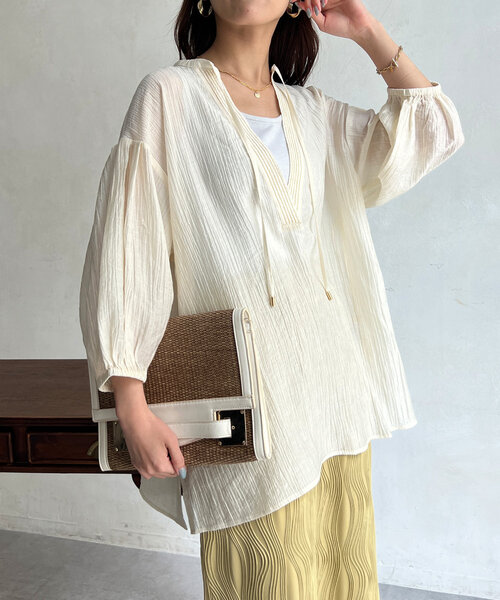 Chez toi（シェトワ）の「袖ボリュームシアースキッパーブラウス（シャツ/ブラウス・レディース・アイボリー/ゴールド/ピンク・FREE）」の2枚目の写真