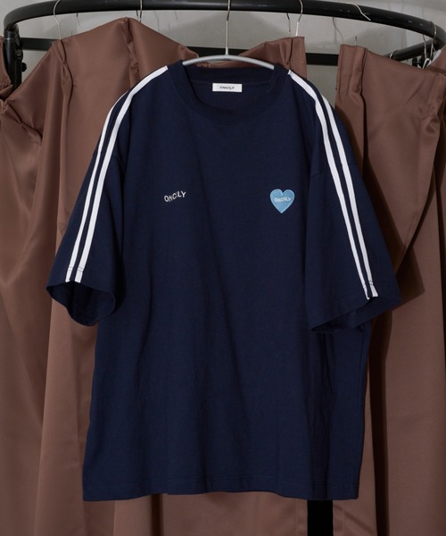 ONCILY（オンシェリー）の「SIDE LINE TRUCK LOGO T-SHIRT / サイドライントラックロゴTシャツ（Tシャツ/カットソー・メンズ・オフホワイト/レッド/ネイビー/グレー/ブルー・SMALL/MEDIUM/LARGE）」の4枚目の写真