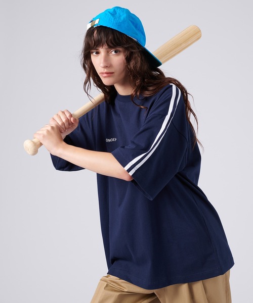 ONCILY（オンシェリー）の「SIDE LINE TRUCK LOGO T-SHIRT