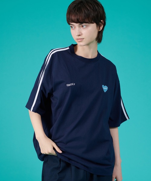 ONCILY（オンシェリー）の「SIDE LINE TRUCK LOGO T-SHIRT / サイドライントラックロゴTシャツ（Tシャツ/カットソー・メンズ・オフホワイト/レッド/ネイビー/グレー/ブルー・SMALL/MEDIUM/LARGE）」の6枚目の写真