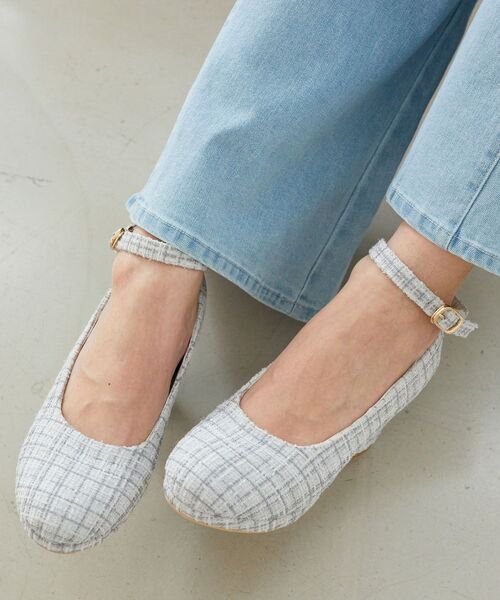 MAJESTIC LEGON（マジェスティックレゴン）の「ふかふかクッションパンプス（パンプス・レディース・グレイッシュベージュ/ブラック/ブラック系その他2/ブラック系その他/ネイビー/アイボリー/ホワイト系その他2/ブラック系その他3・SMALL/MEDIUM/LARGE/X-LARGE/XXL）」の2枚目の写真