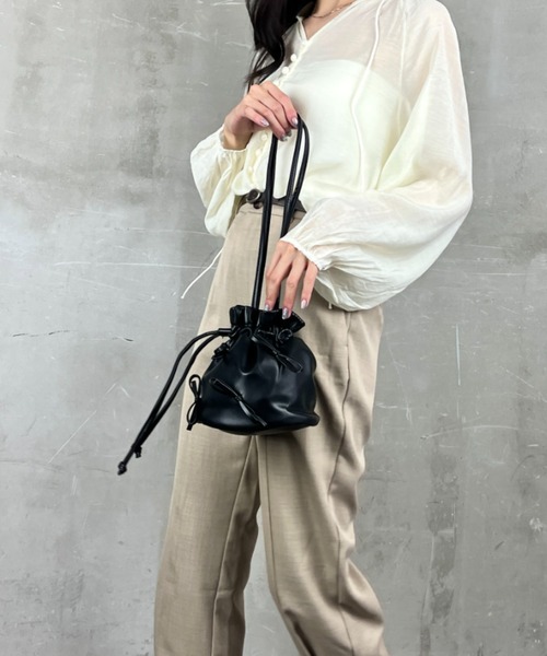 Loco Ocean(ロコオーシャン)の「リボン 巾着 ショルダーバッグ(ショルダーバッグ・レディース・ピンク/ブラック/オフホワイト/シルバー・ONE SIZE)」の8枚目の写真