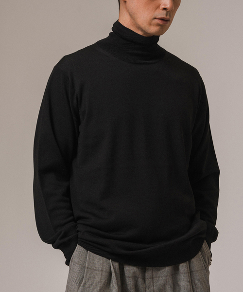 EDIFICE(エディフィス)の「14ゲージ ウール タートルネックニット(ニット/セーター・メンズ・グレー/レッド/ベージュ系その他/ブラック/ホワイト・SMALL/LARGE/MEDIUM)」の2枚目の写真