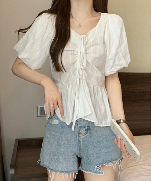 gossip！ロサンゼルス（ゴシップロサンゼルス）の「【新色追加】 リボンリンクルフリルフレア半袖ブラウス Y2K（シャツ/ブラウス・レディース・オフホワイト/ブルー/ブラック・FREE）」の6枚目の写真