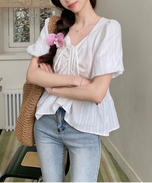 gossip！ロサンゼルス（ゴシップロサンゼルス）の「【新色追加】 リボンリンクルフリルフレア半袖ブラウス Y2K（シャツ/ブラウス・レディース・オフホワイト/ブルー/ブラック・FREE）」の4枚目の写真