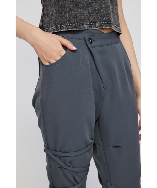 LAGUA GEM（ラグアジェム）の「ASYMMETRY RIBON フレアパンツ（スラックス・レディース・グレー/ブラック/カーキ・X-SMALL/SMALL/MEDIUM）」の6枚目の写真