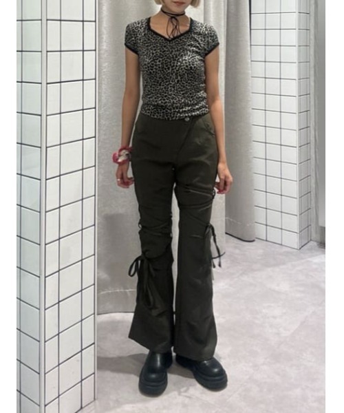 LAGUA GEM（ラグアジェム）の「ASYMMETRY RIBON フレアパンツ（スラックス・レディース・グレー/ブラック/カーキ・X-SMALL/SMALL/MEDIUM）」の20枚目の写真