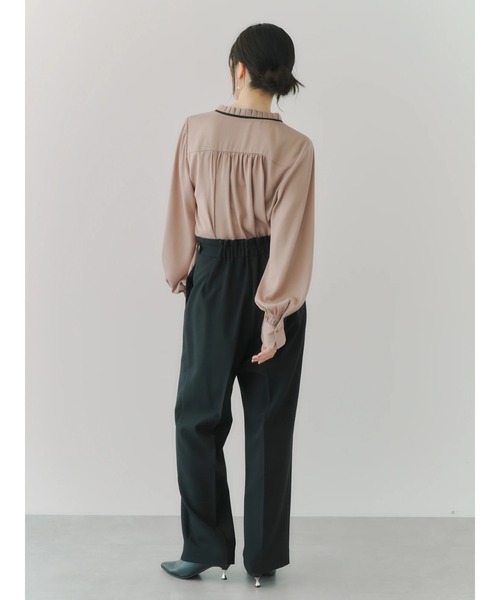 YECCA VECCA（イェッカヴェッカ）の「スタンドタックカラーリボンブラウス（シャツ/ブラウス・レディース・アイボリー/ネイビー/ベージュ・FREE）」の17枚目の写真