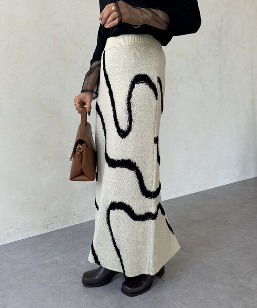 Thevon(ゼボン)の「ラインジャガードニットナロースカート(スカート・レディース・ブラック/アイボリー/グレー・FREE)」の5枚目の写真