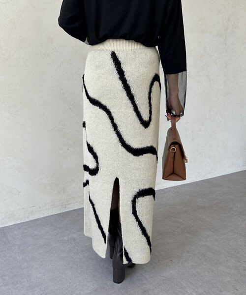 Thevon(ゼボン)の「ラインジャガードニットナロースカート(スカート・レディース・ブラック/アイボリー/グレー・FREE)」の6枚目の写真