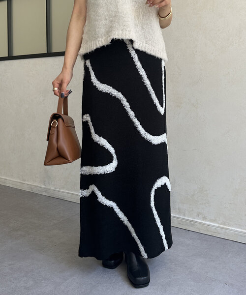 Thevon(ゼボン)の「ラインジャガードニットナロースカート(スカート・レディース・ブラック/アイボリー/グレー・FREE)」の15枚目の写真