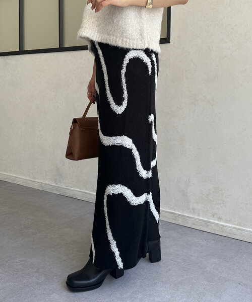Thevon(ゼボン)の「ラインジャガードニットナロースカート(スカート・レディース・ブラック/アイボリー/グレー・FREE)」の16枚目の写真