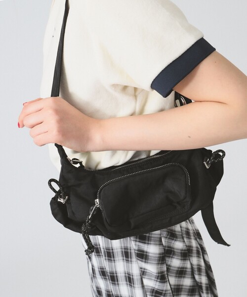 Ray BEAMS(レイビームス)の「【別注】CONTROL FREAK / ダウニー ショルダー バッグ(トートバッグ・レディース・グレー/レッド/ブラック・ONE SIZE)」の7枚目の写真