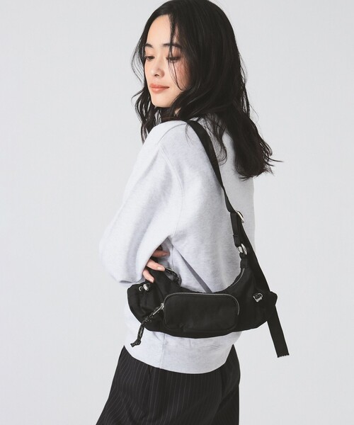 Ray BEAMS(レイビームス)の「【別注】CONTROL FREAK / ダウニー ショルダー バッグ(トートバッグ・レディース・グレー/レッド/ブラック・ONE SIZE)」の8枚目の写真