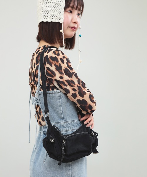 Ray BEAMS(レイビームス)の「【別注】CONTROL FREAK / ダウニー ショルダー バッグ(トートバッグ・レディース・グレー/レッド/ブラック・ONE SIZE)」の2枚目の写真