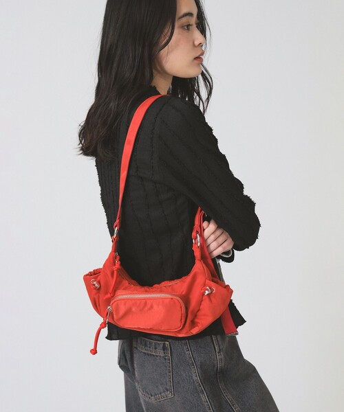 Ray BEAMS(レイビームス)の「【別注】CONTROL FREAK / ダウニー ショルダー バッグ(トートバッグ・レディース・グレー/レッド/ブラック・ONE SIZE)」の4枚目の写真