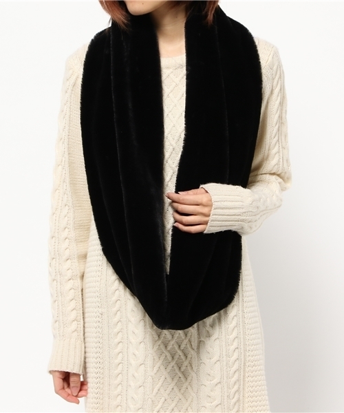 earth music&ecology(アースミュージックアンドエコロジー)の「フェイクファースヌード(ストール/ショール・レディース・アイボリー/ブラック/キャメル・FREE)」の7枚目の写真