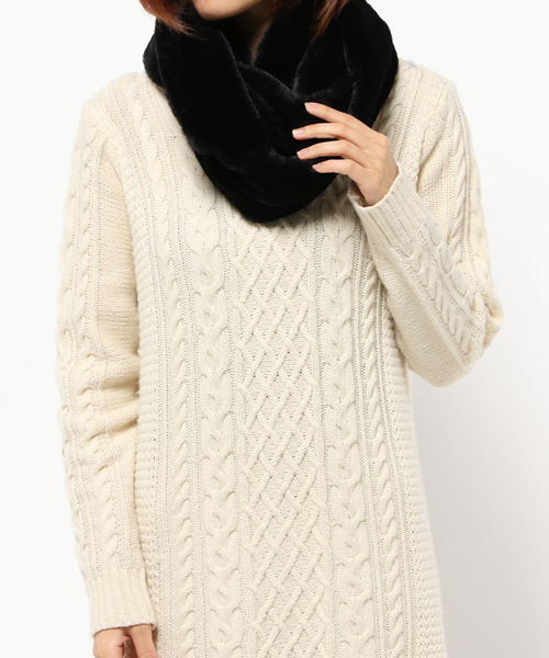 earth music&ecology(アースミュージックアンドエコロジー)の「フェイクファースヌード(ストール/ショール・レディース・アイボリー/ブラック/キャメル・FREE)」の8枚目の写真