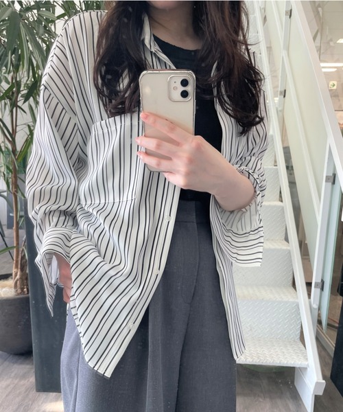 cloenc(クロエンス)の「【手洗い可】サテンスキッパーシャツ(シャツ/ブラウス・レディース・ホワイト系3/ライトベージュ/カーキ/ピンク/ホワイト系5・02)」の3枚目の写真