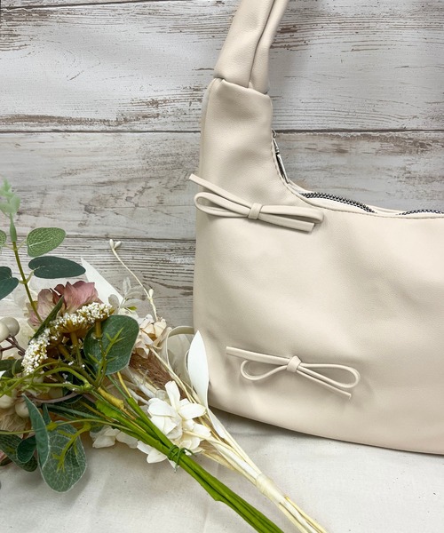 Jewelobe(ジュエローブ)の「シンセティックレザーリボンミニバッグ(ハンドバッグ・レディース・ブラック/アイボリー/シルバー/ピンク・FREE)」の6枚目の写真
