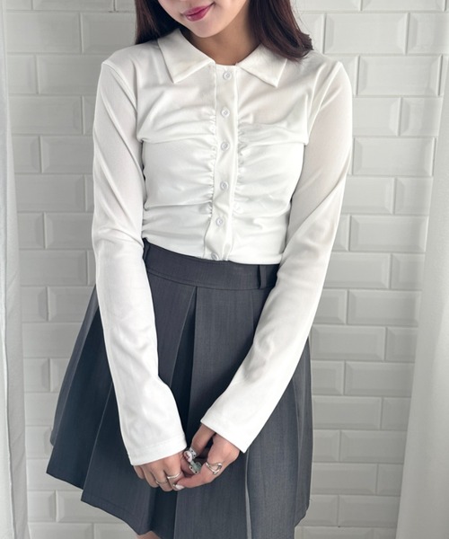 wears（ウェアーズ）の「フロントボタンデザインギャザートップス 衿付きトップス（Tシャツ/カットソー・レディース・ブラック/ホワイト・FREE）」の4枚目の写真