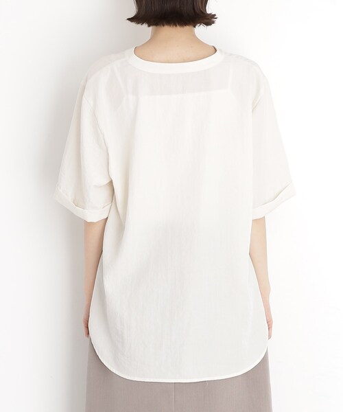 THE SHOP TK （ザ ショップ ティーケー ）の「ダブルポケット5分袖シャツ【体型カバー/洗濯機OK】（シャツ/ブラウス・レディース・グリーン系/ベージュ/ネイビー/アイボリー・12/13）」の9枚目の写真