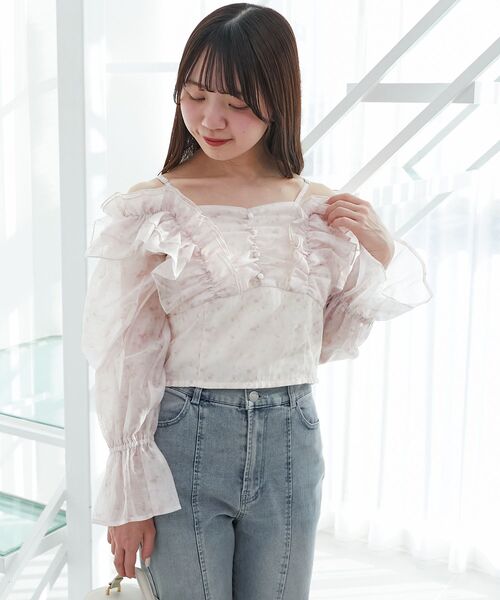 MAJESTIC LEGON（マジェスティックレゴン）の「オープンショルダーフリルブラウス（シャツ/ブラウス・レディース・ブルー系その他2/グレー系その他/ピンク系その他2・MEDIUM）」の7枚目の写真