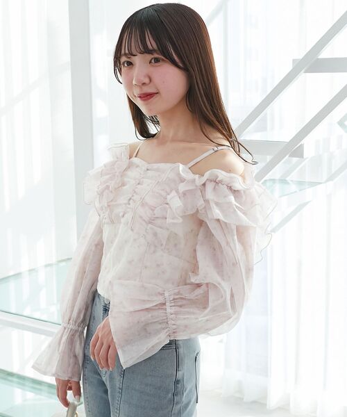 MAJESTIC LEGON（マジェスティックレゴン）の「オープンショルダーフリルブラウス（シャツ/ブラウス・レディース・ブルー系その他2/グレー系その他/ピンク系その他2・MEDIUM）」の8枚目の写真