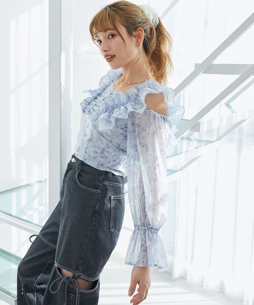 MAJESTIC LEGON（マジェスティックレゴン）の「オープンショルダーフリルブラウス（シャツ/ブラウス・レディース・ブルー系その他2/グレー系その他/ピンク系その他2・MEDIUM）」の15枚目の写真