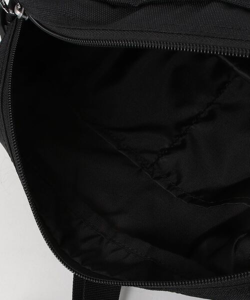 CHUMS（チャムス）の「チャムス CHUMS Recycle Small Trapezoid Shoulder Bag（ショルダーバッグ・メンズ・その他・ONE SIZE）」の4枚目の写真