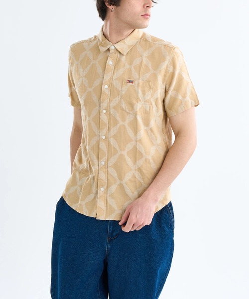 RVCA(ルーカ)の「RVCA メンズ 【LAURYN ALVAREZ】 LA ORNAMENT SS 半袖シャツ 【2025年春夏モデル】/ルーカ総柄半袖シャツ(シャツ/ブラウス・メンズ・ベージュ・X-LARGE/LARGE/SMALL/MEDIUM)」の1枚目の写真