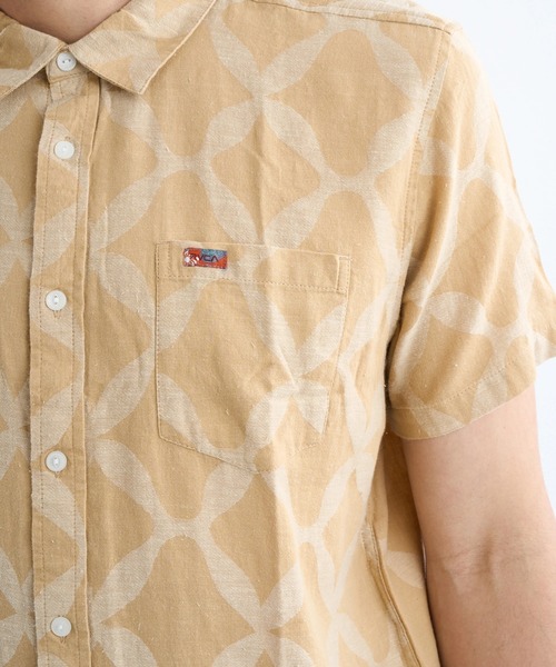 RVCA(ルーカ)の「RVCA メンズ 【LAURYN ALVAREZ】 LA ORNAMENT SS 半袖シャツ 【2025年春夏モデル】/ルーカ総柄半袖シャツ(シャツ/ブラウス・メンズ・ベージュ・X-LARGE/LARGE/SMALL/MEDIUM)」の4枚目の写真