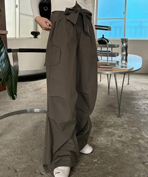 ADDITION STORE（アディションストア）の「Waist wrap wide cargo pants / シャツ腰巻き風 ワイドカーゴパンツ / ツナギを着ている様にコーデが出来るギミックが◎（カーゴパンツ）」