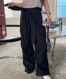 ADDITION STORE（アディションストア）の「Waist wrap wide cargo pants / シャツ腰巻き風 ワイドカーゴパンツ / ツナギを着ている様にコーデが出来るギミックが◎（カーゴパンツ）」