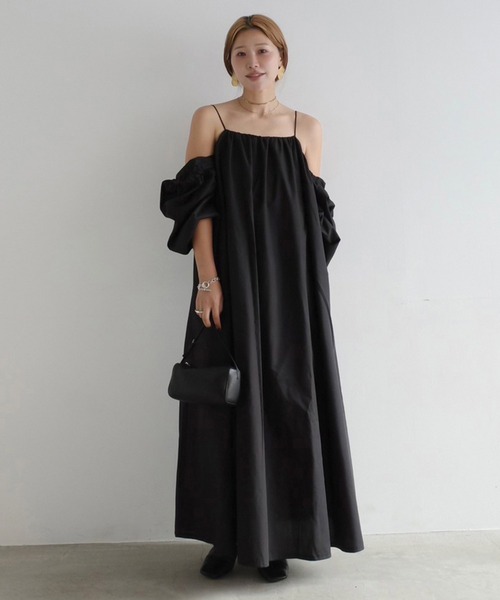 HEILIS（ヘイリス）の「【Hideka Original】3WAYオフショルダーワンピース/ブラック ホワイト 肌見せ キャミワンピース キャミソール ロング シンプル オケージョン 結婚式 韓国 ロングワンピース パフスリーブ  夏服 春服（ワンピース・レディース・ブラック/オフホワイト・FREE）」の4枚目の写真