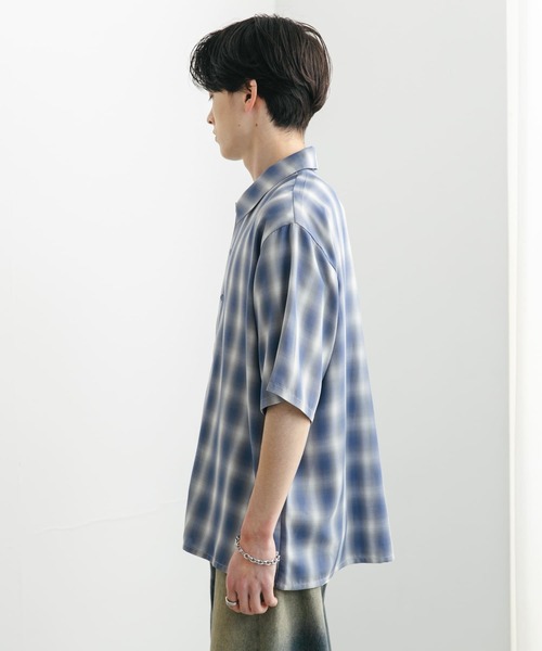 SENSE OF PLACE by URBAN RESEARCH（センスオブプレイスバイアーバンリサーチ）の「『ユニセックス』オンブレーチェックショートスリーブシャツ（シャツ/ブラウス・メンズ・ホワイト/ブラック/グリーン/ブルー・MEDIUM/LARGE）」の5枚目の写真