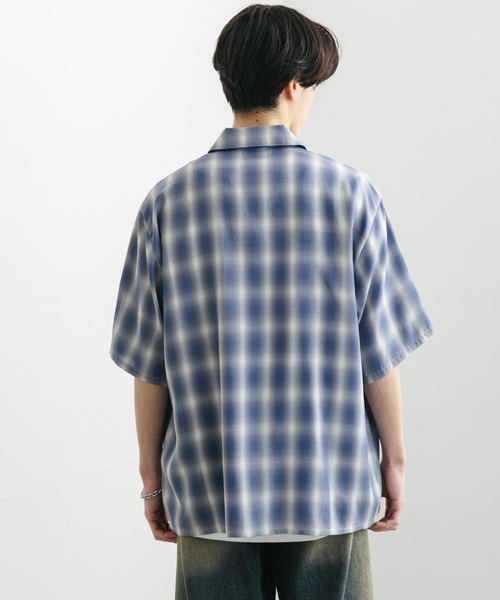 SENSE OF PLACE by URBAN RESEARCH（センスオブプレイスバイアーバンリサーチ）の「『ユニセックス』オンブレーチェックショートスリーブシャツ（シャツ/ブラウス・メンズ・ホワイト/ブラック/グリーン/ブルー・MEDIUM/LARGE）」の6枚目の写真