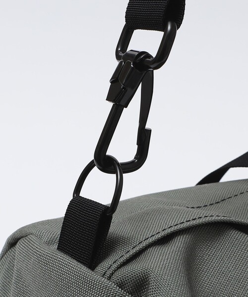 SHIPS（シップス）の「FEDERAL ARMY AND NAVY SURPLUS: SEATTLE DUFFEL BAG S（トートバッグ・メンズ・ブラック/ライトオリーブ・ONE SIZE）」の7枚目の写真