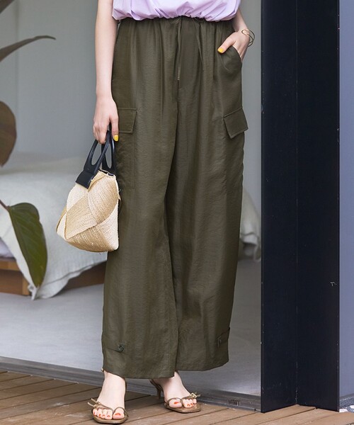 23区（ニジュウサンク）の「【SLOW/一部店舗限定】ブライトヴィンテージクロス カーゴパンツ（カーゴパンツ・レディース・カーキ系/グレー系・32）」の2枚目の写真