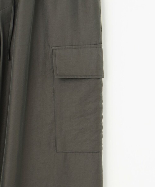 23区（ニジュウサンク）の「【SLOW/一部店舗限定】ブライトヴィンテージクロス カーゴパンツ（カーゴパンツ・レディース・カーキ系/グレー系・32）」の11枚目の写真