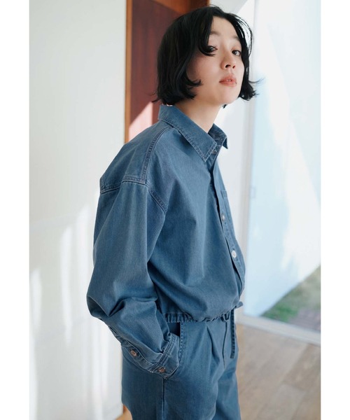 THREE FIFTY STANDARD(スリーフィフティースタンダード)の「THREE FIFTY STANDARD ライトデニムのシャツジャケット(その他アウター・レディース・ブルー・M/L/LL/3L)」の2枚目の写真