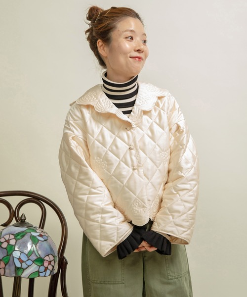 Dot＆Stripes CHILD WOMAN（ドットアンドストライプス　チャイルドウーマン）の「サテンキルトカットワーク はおりジャケット（テーラードジャケット・レディース・アイボリー/カーキ・FREE）」の3枚目の写真