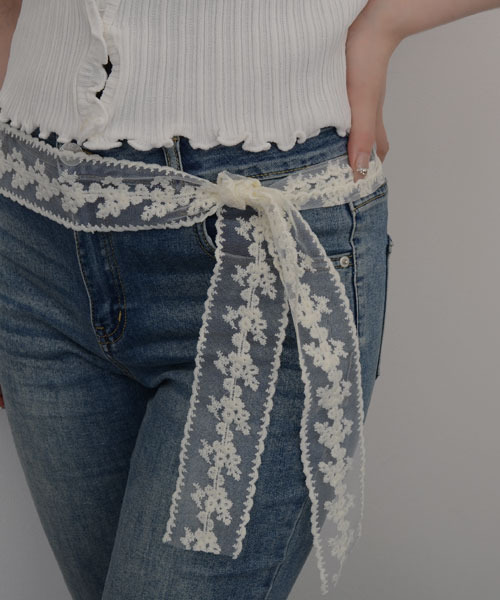 TONE SELECT GOODS（トーンセレクトグッズ）の「【resonance】レース フラワー刺繍 ラインデザイン スカーフリボン【マルチウェイ】（バンダナ/スカーフ・レディース・アイボリー/ブラック・FREE）」の7枚目の写真