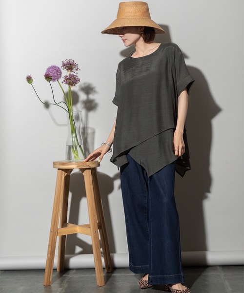 lodie(ロディ)の「イレギュラーヘム リラックスプルオーバー(シャツ/ブラウス・レディース・チャコールグレー/サックスブルー/ライトグリーン/アイボリー・FREE)」の5枚目の写真
