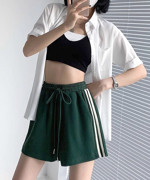 DAY CLOSET（デイ クローゼット）の「【大きいサイズ有/調節紐付き】旬のスポーツMIXに。サイドラインスウェットハーフパンツ レディース（スウェットパンツ・レディース・グレー/ネイビー/ブラック/グリーン・2XL/XL/L/M）」の18枚目の写真