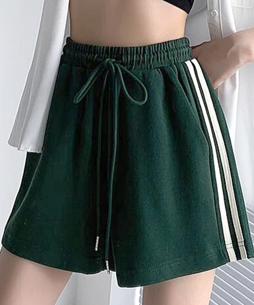 DAY CLOSET（デイ クローゼット）の「【大きいサイズ有/調節紐付き】旬のスポーツMIXに。サイドラインスウェットハーフパンツ レディース（スウェットパンツ・レディース・グレー/ネイビー/ブラック/グリーン・2XL/XL/L/M）」の5枚目の写真