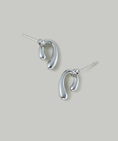 Jolie Toujours(ジョリトゥジュール)の「【汗や水に強い】〈ステンレス〉プランプUラインピアス(ピアス(両耳用)・レディース・シルバー/ゴールド・FREE)」の2枚目の写真