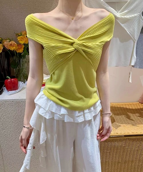 leune(ルネ)の「ツイストデザインオフショルニットトップス(Tシャツ/カットソー・レディース・オフホワイト/ネイビー/イエロー・FREE)」の6枚目の写真